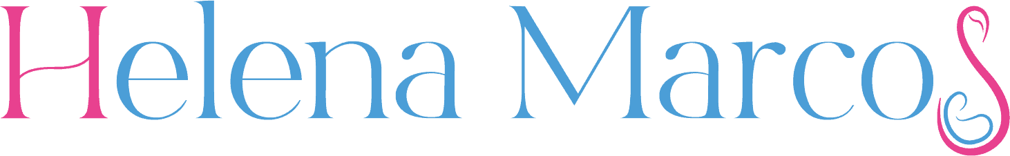 Texto de "Helena Marcos" en fuente serif, con el mismo estilo que el kit por defecto: "H" es rosa, "Marcos" es azul y la letra "S" es rosa con una espiral y un remolino al final.